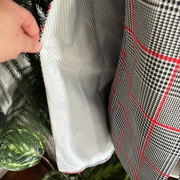 NWOT DKNY Woman’s V Neckline Plaid Cape Jacket with lining, Size XS - Picture 3 of 10